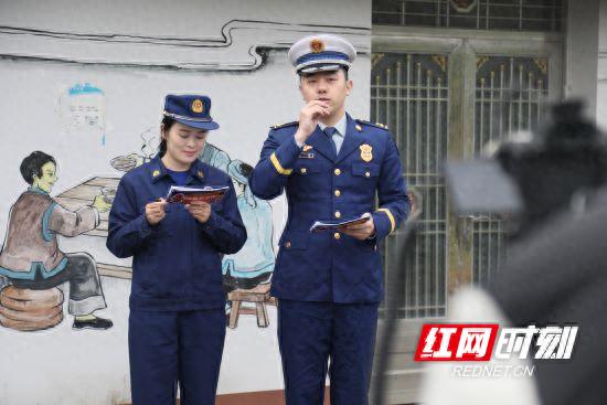 张家界：稻花香中话消防 直播助力乡村“安全防线”