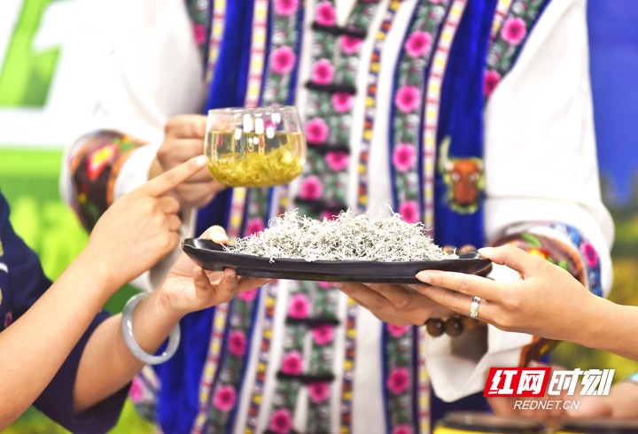 火火火！永定书记妙语直播“莓”好“腊”香引来百万订单