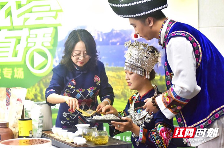 火火火！永定书记妙语直播“莓”好“腊”香引来百万订单