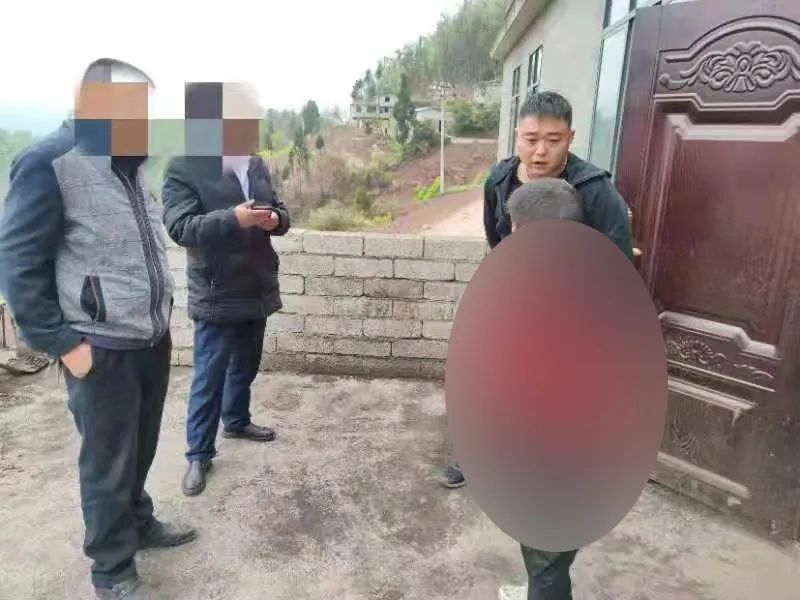 【昭通】“熊孩子”将自己反锁在房里，禁毒民警帮解心结