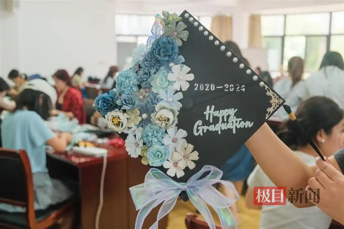 一路生花，湖北大学红毯毕业礼启动！