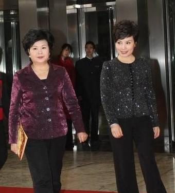 她28年来主持新闻联播0失误，半生荣光最后却毁在了钱上，太可惜