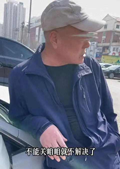 营口老人碰瓷宝马后续：被揭是老手，网友挖出其更多碰瓷图片