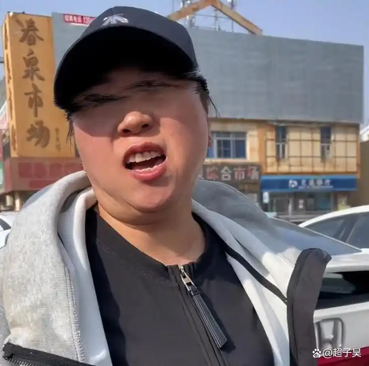宝马司机外地遭碰瓷后续：老人叫多人围堵，车主发声