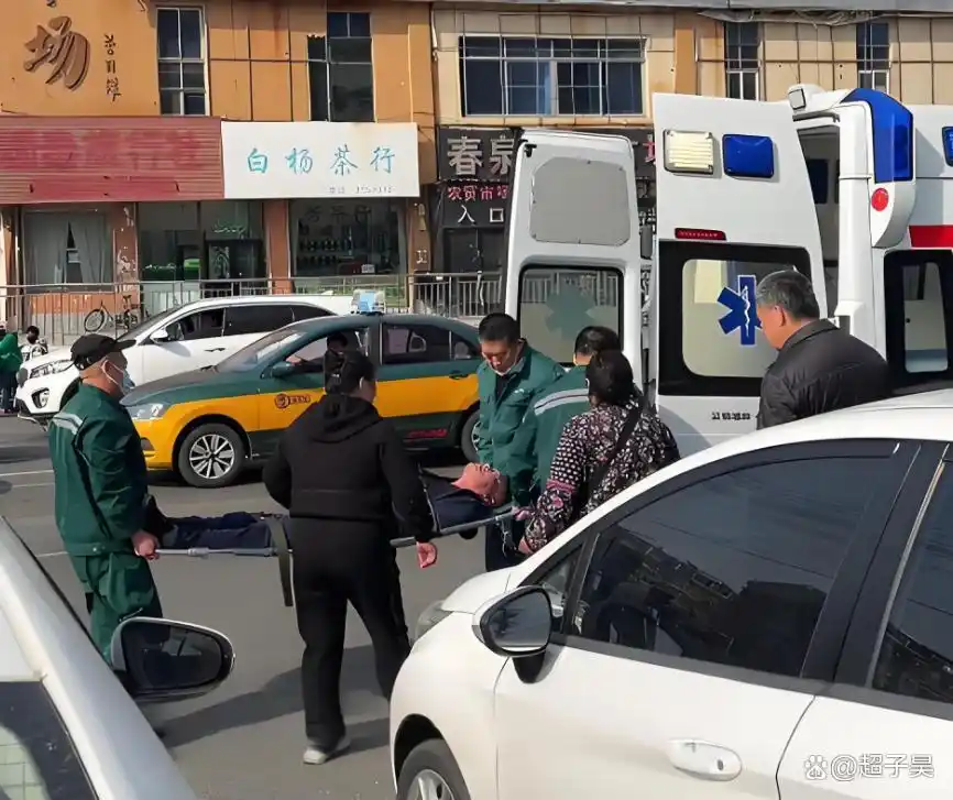 宝马司机外地遭碰瓷后续：老人叫多人围堵，车主发声