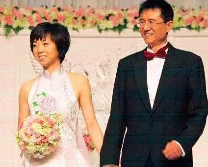 纵容袁立12年，保护对方不被“规则”的徐威，为何最终迎娶大魔王？