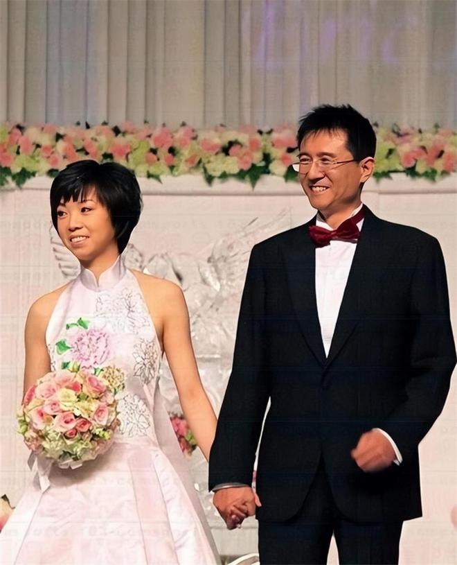 回顾：再看徐威才明白，他当年为何离开袁立娶世界冠军张怡宁