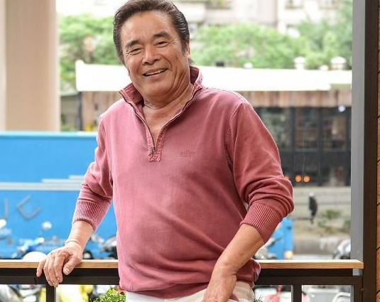 现实版韦小宝，70岁影帝坐拥6个老婆，因妻子生意失败卖豪宅还债