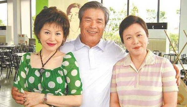 现实版韦小宝，70岁影帝坐拥6个老婆，因妻子生意失败卖豪宅还债