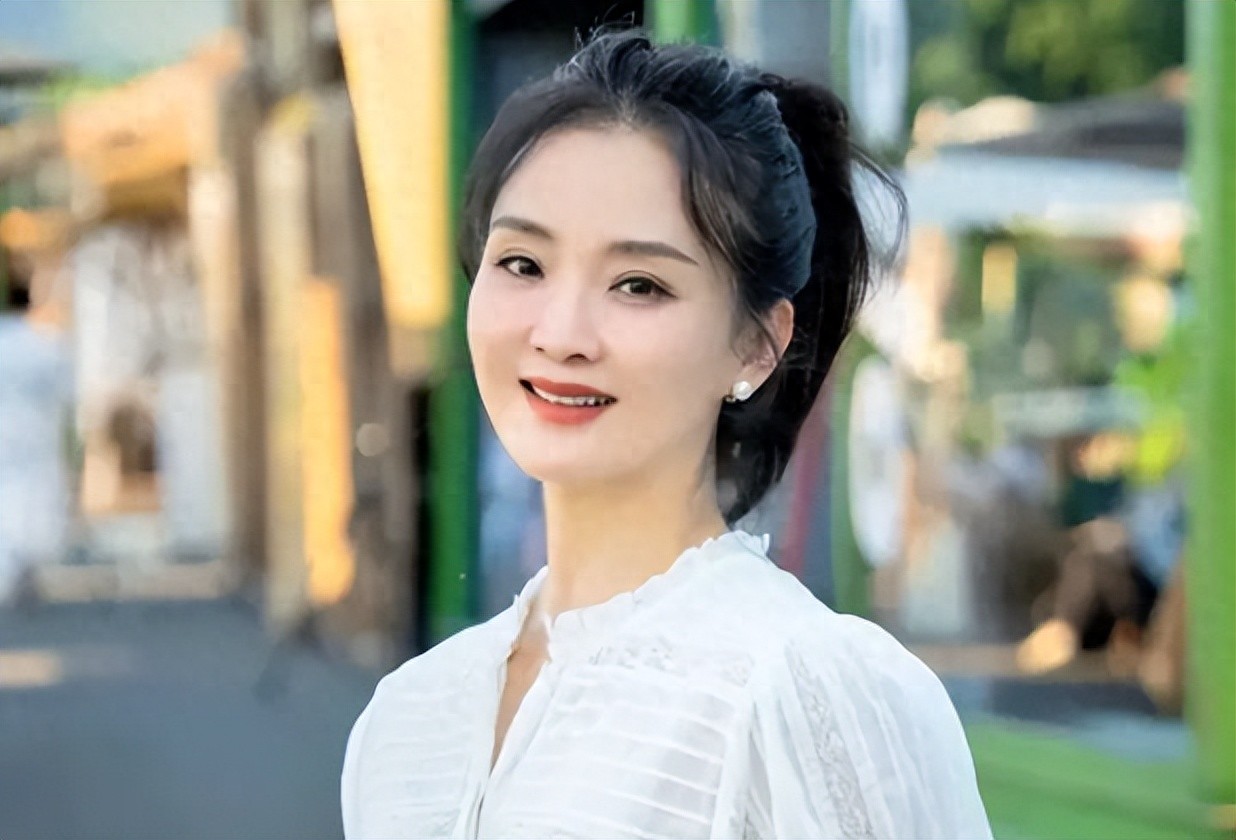 51岁王艳豪门梦碎，复出带货为老公还债，62岁王志才被限制消费