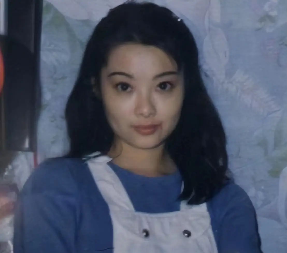 被宠12年不愿结婚，他娶了奥运冠军家庭美满，她却三婚50岁无子女