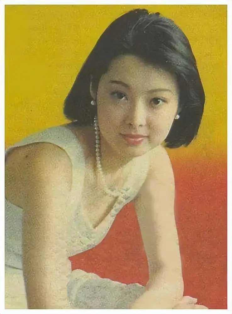 被宠12年不愿结婚，他娶了奥运冠军家庭美满，她却三婚50岁无子女
