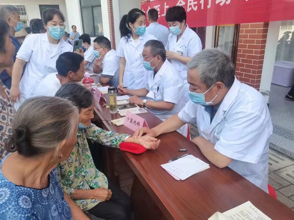 健康中原行·大医献爱心