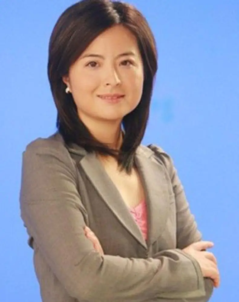 张泉灵：曾是央视知名主持人，辞职后创业，如今满头白发断崖衰老