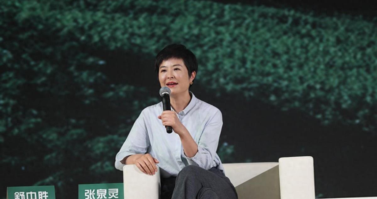央视一姐嫁给比自己大18岁李铁，放弃央视铁饭碗，如今怎样？