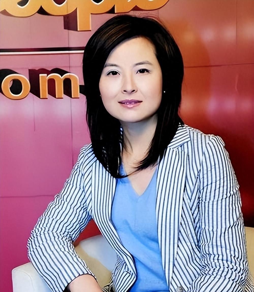 央视一姐嫁给比自己大18岁李铁，放弃央视铁饭碗，如今怎样？