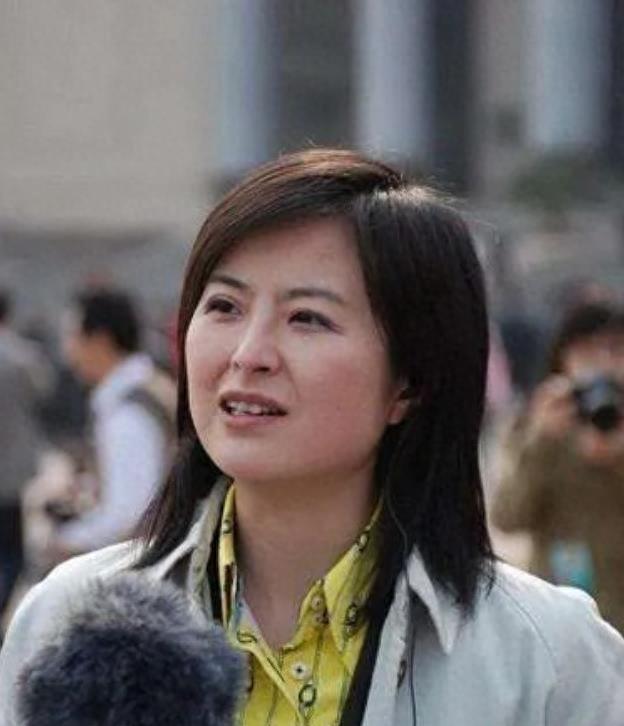 央视一姐嫁给比自己大18岁李铁，放弃央视铁饭碗，如今怎样？