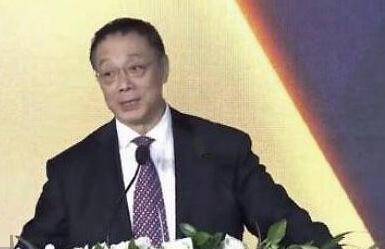 因咳血重思人生的张泉灵，离开电视后，今47岁形象再颠覆