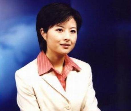 47岁的张泉灵，因一场乌龙“患病”事件离开电视，如今她怎样了