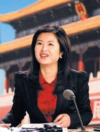 47岁的张泉灵，因一场乌龙“患病”事件离开电视，如今她怎样了