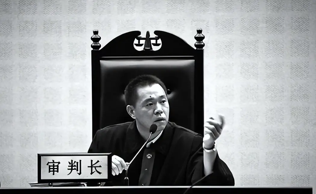 18年前，说：“不是你撞的，干嘛要去扶？”王浩法官如今咋样？