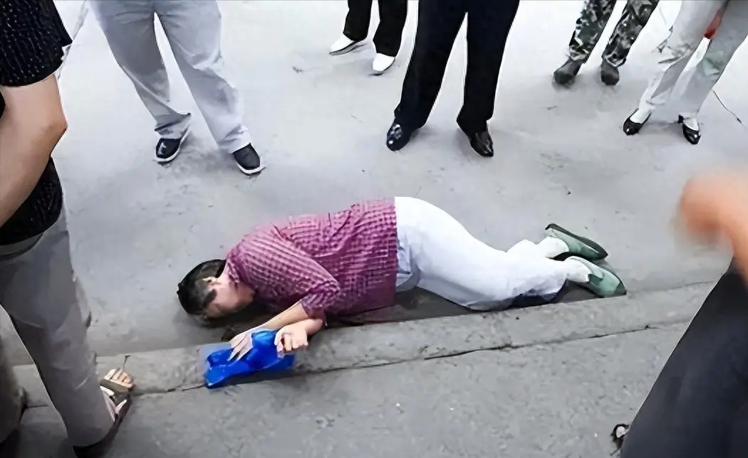 18年前，说：“不是你撞的，干嘛要去扶？”王浩法官如今咋样？