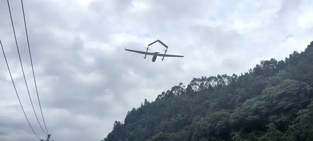 贵州多地遭遇洪涝灾害，南方电网公司全力抢修复电