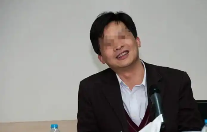 2014年北京大学教授余千礼被曝光,女学生哭诉幕后真相,令人惊讶