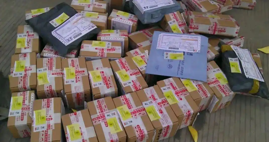 双11促销季：快递骗局频现，货到付款风险揭秘