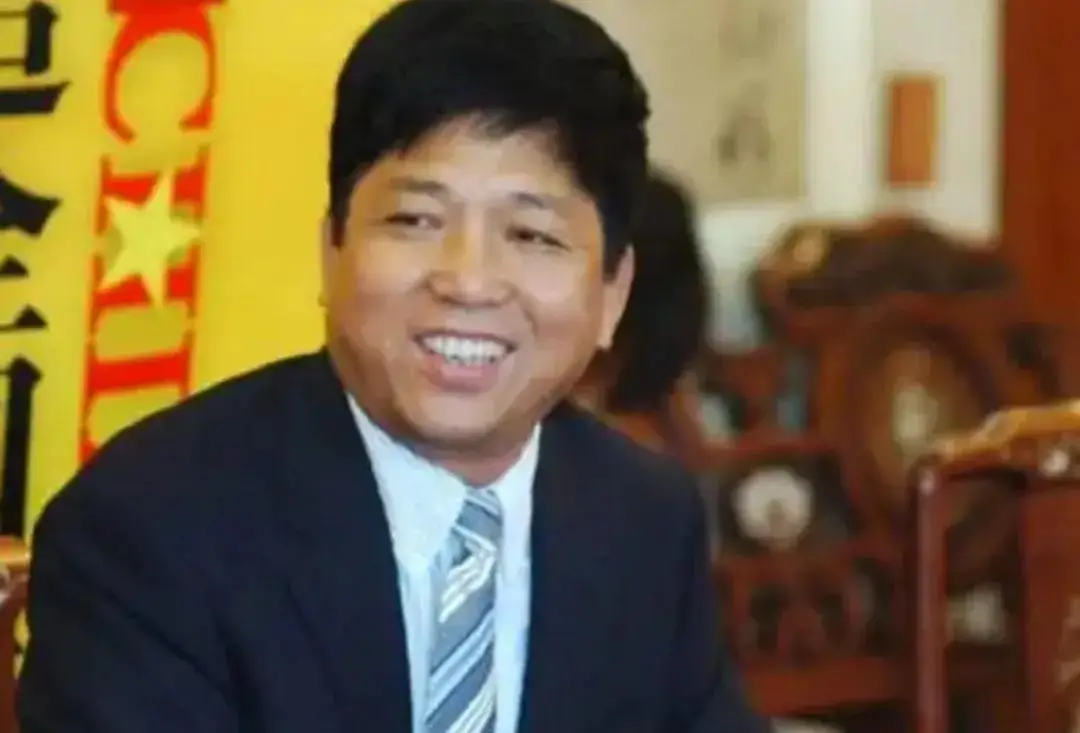 74岁宁波大爷炒股被骂不务正业，却挣回400亿！刚刚再次出手，接了阿里巴巴的盘