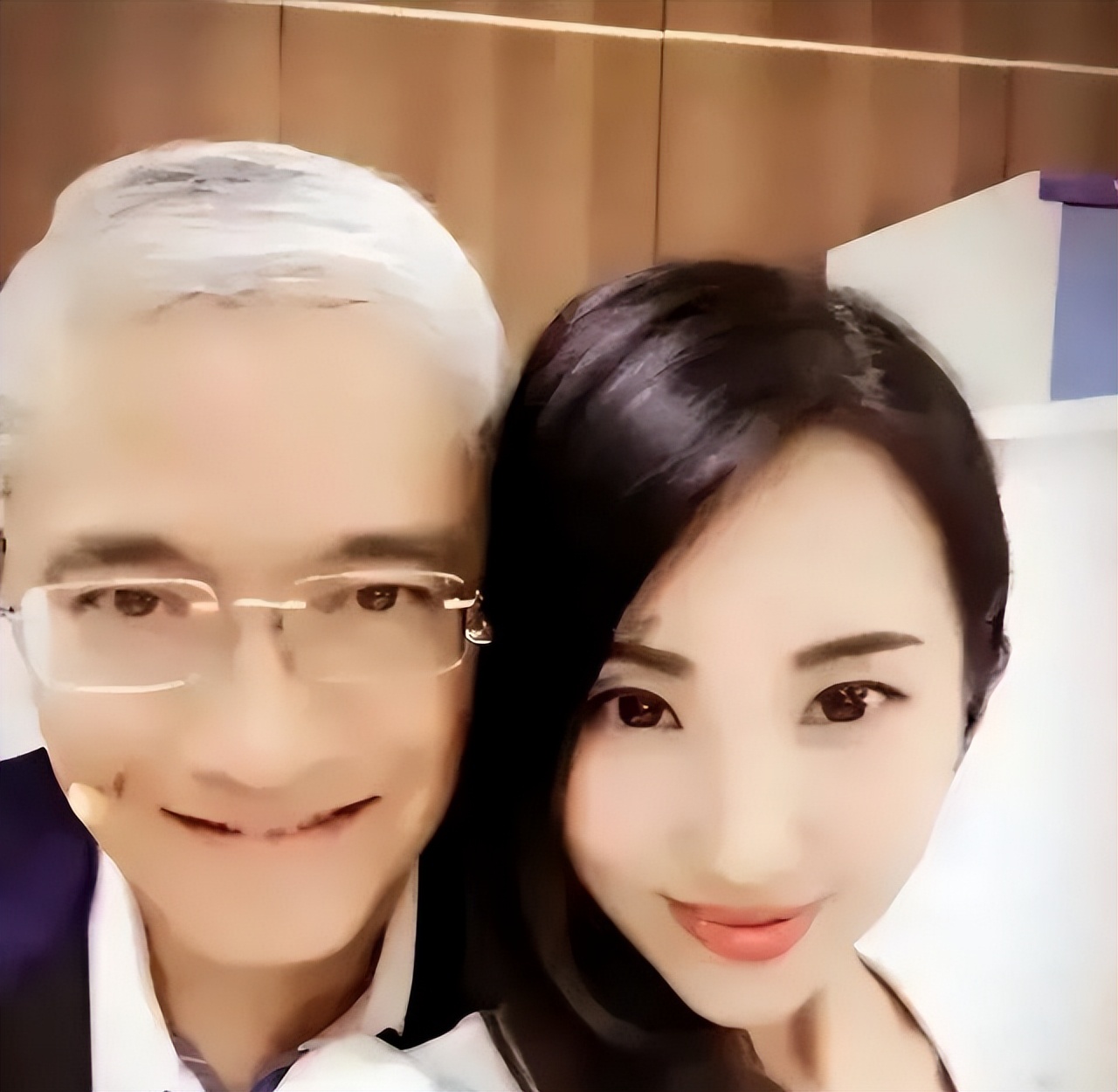 善恶终有报!包养空姐、算计其负债900万的郎咸平,如今自食恶果