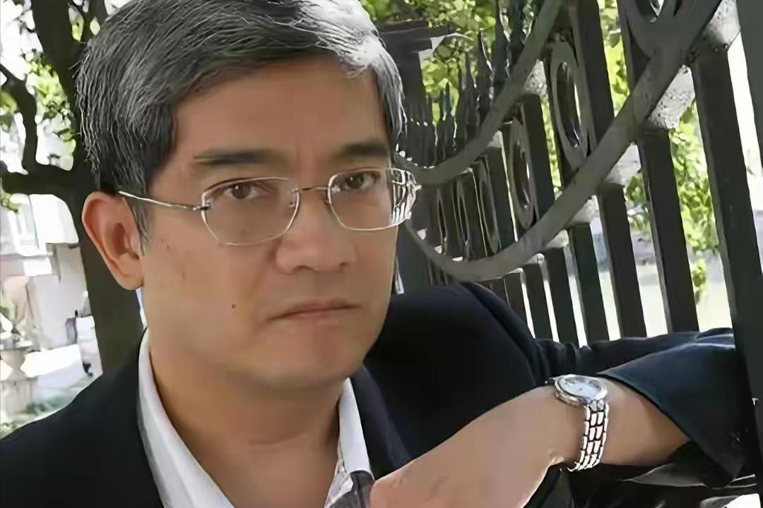 善恶终有报，当年包养空姐并让其背上债务的郎咸平，如今混成这样