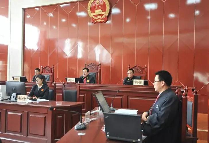 善恶终有报，当年包养空姐并让其背上债务的郎咸平，如今混成这样