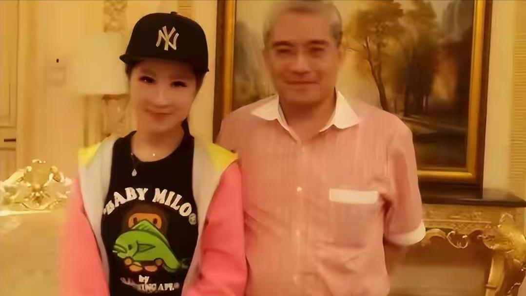 善恶终有报，当年包养空姐并让其背上债务的郎咸平，如今混成这样