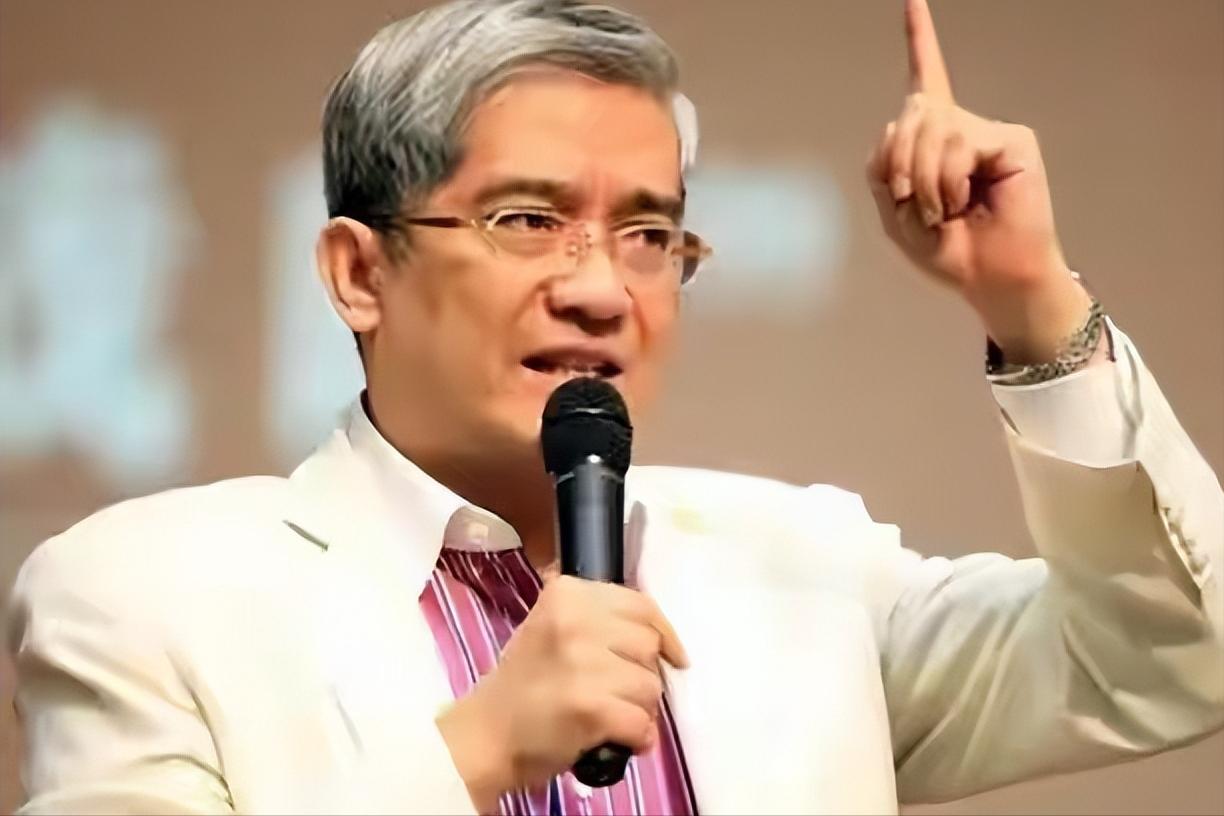 善恶终有报，当年包养空姐并让其背上债务的郎咸平，如今混成这样