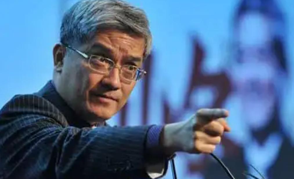 善恶终有报，当年包养空姐并让其背上债务的郎咸平，如今混成这样