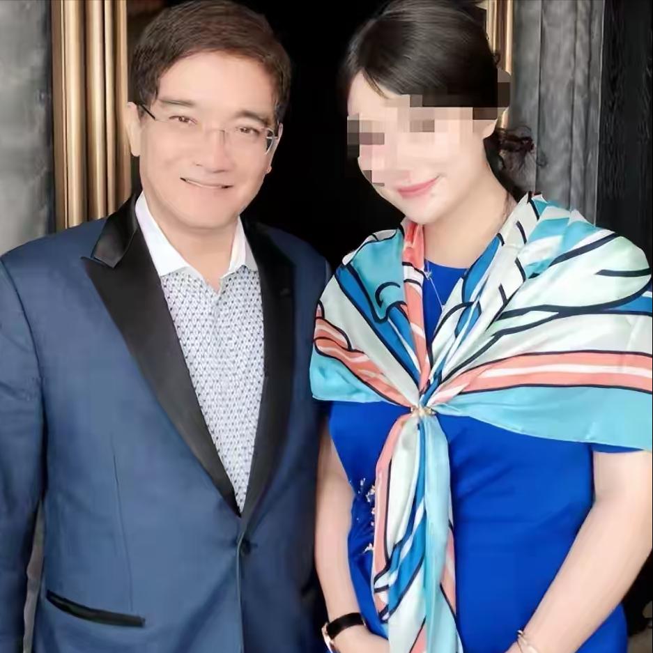 善恶终有报，当年包养空姐并让其背上债务的郎咸平，如今混成这样