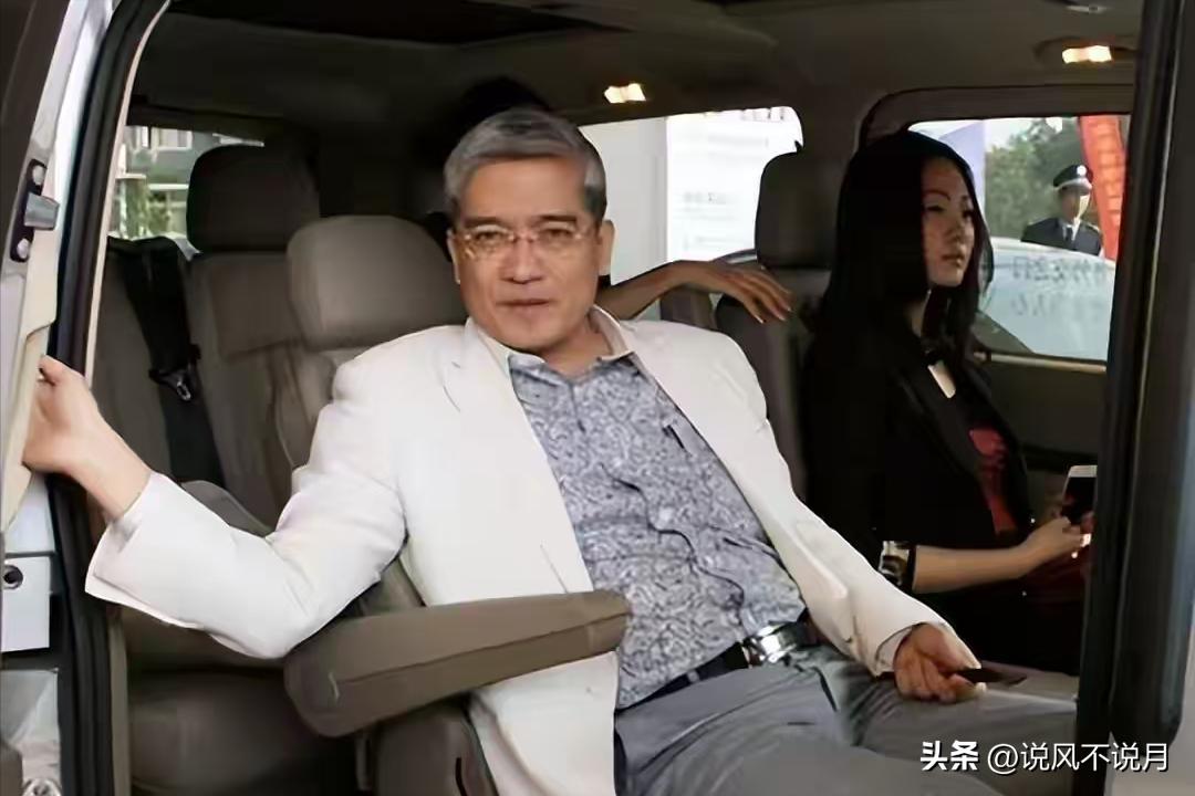 善恶终有报!包养空姐、巧骗情妇900万的郎咸平,如今自食恶果