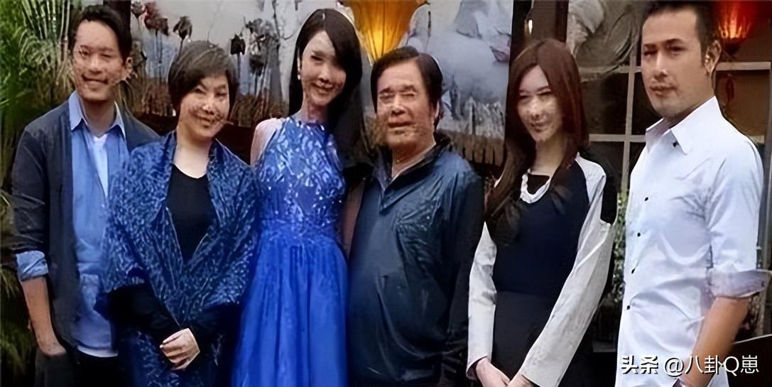 和6个老婆共处一室，每月每人发7万零花钱，71岁还娶美娇妻好潇洒