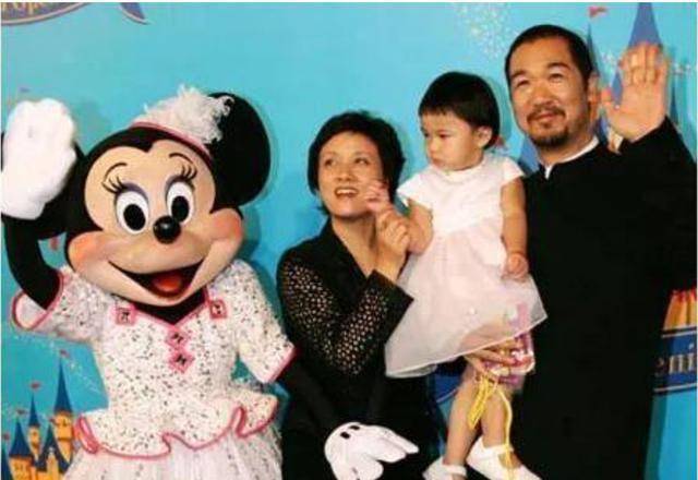 她二婚嫁张国立，却被要求28年不能生育，如今61岁终如愿当母亲！