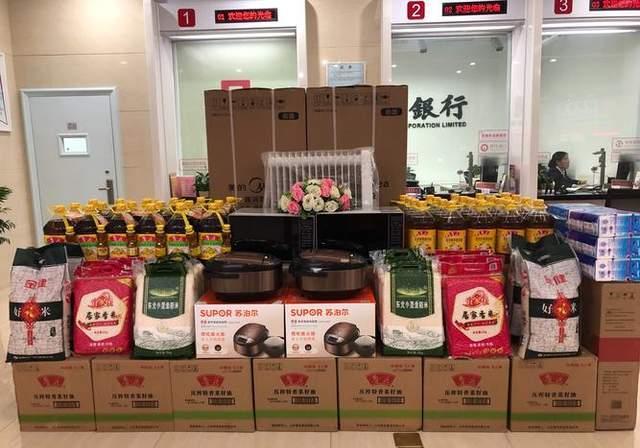 去银行存款就送礼，这里面有没有什么套路？需要注意什么问题呢？