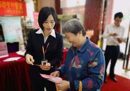 去银行存款就送礼，这里面有没有什么套路？需要注意什么问题呢？