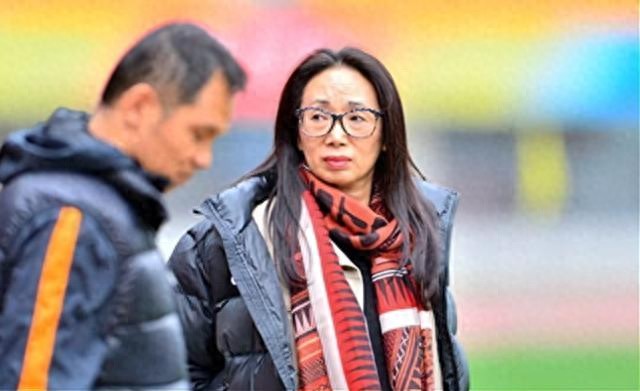 身价95亿女富豪却遭于婚姻一盆冷水