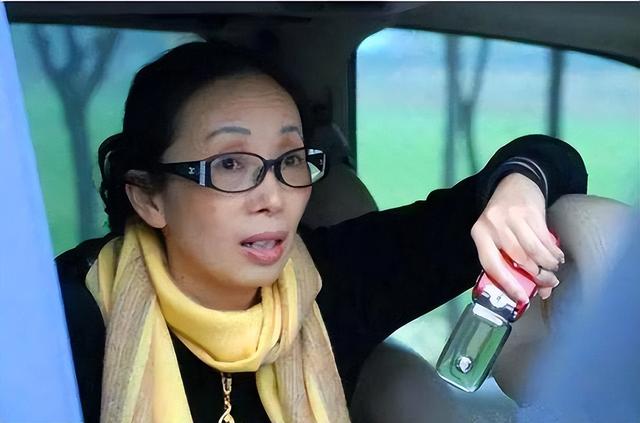 身价95亿女富豪却遭于婚姻一盆冷水