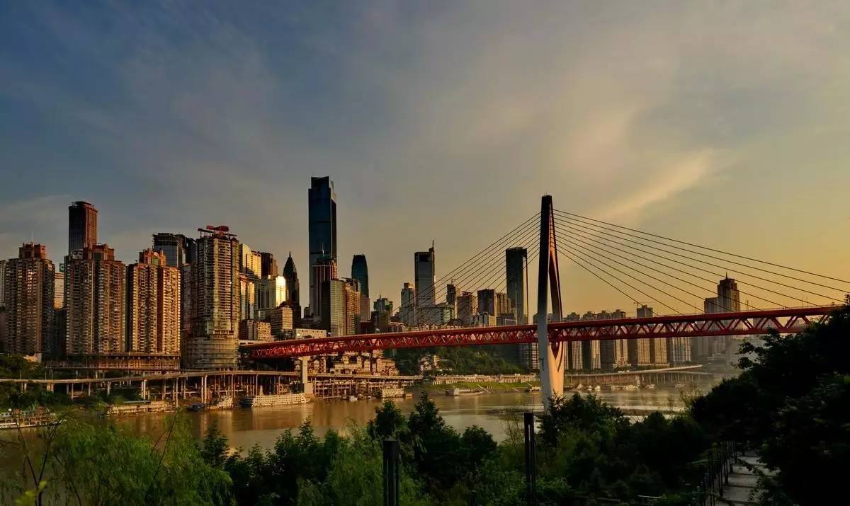 孙宏斌收“破烂”成瘾，21亿元盘下重庆超级烂尾楼！这种疯狂的买买买，会让融创重蹈顺驰的覆辙吗？