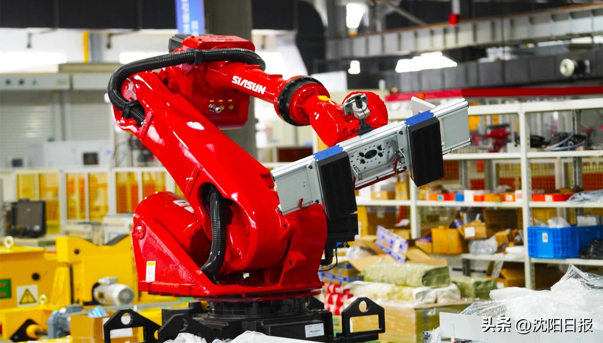 【沿着总书记的足迹】沈阳新松机器人感恩奋进攀高向新