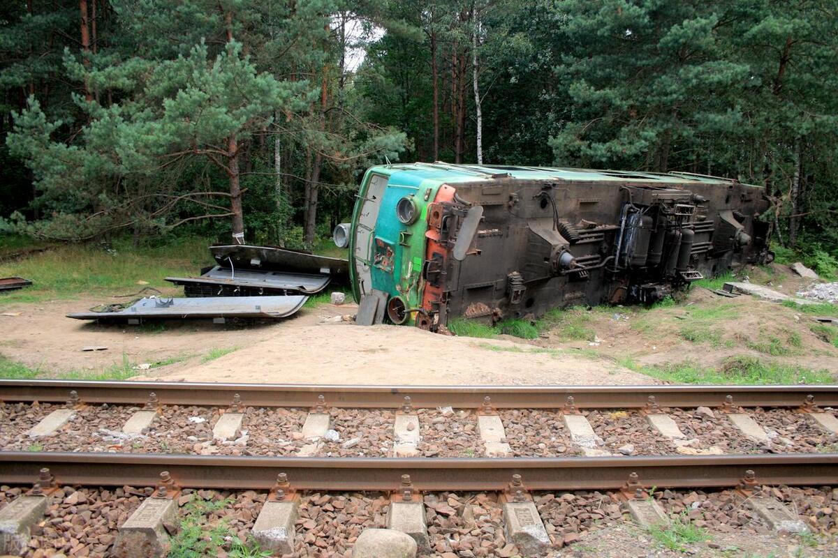 不可忽视的警示！黑龙江一旅客列车运输中脱轨事件引发关注与思考