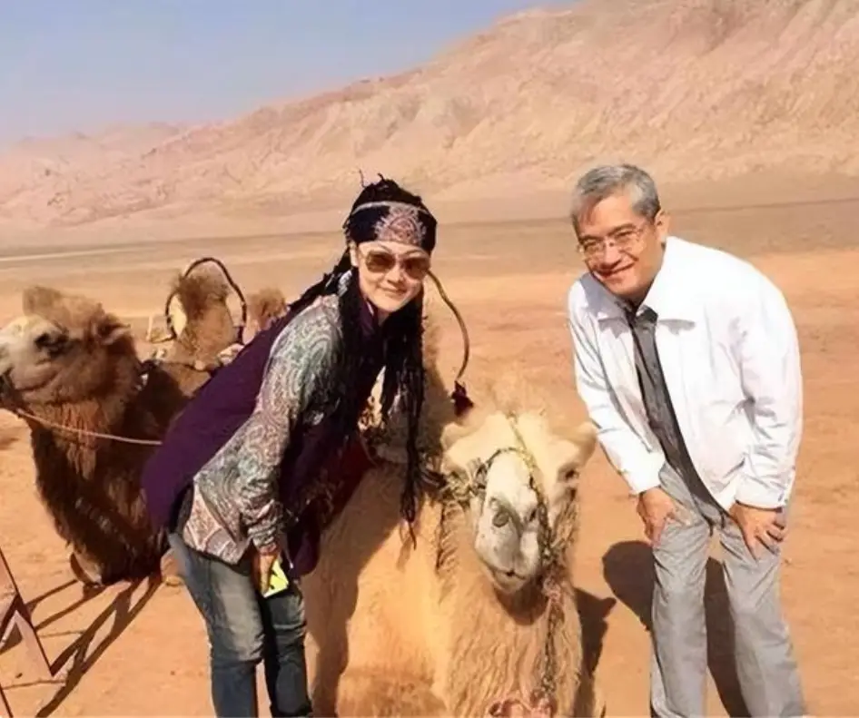 郎咸平：曾是上海女白领的偶像，联合妻子和空姐对簿公堂拿回房产