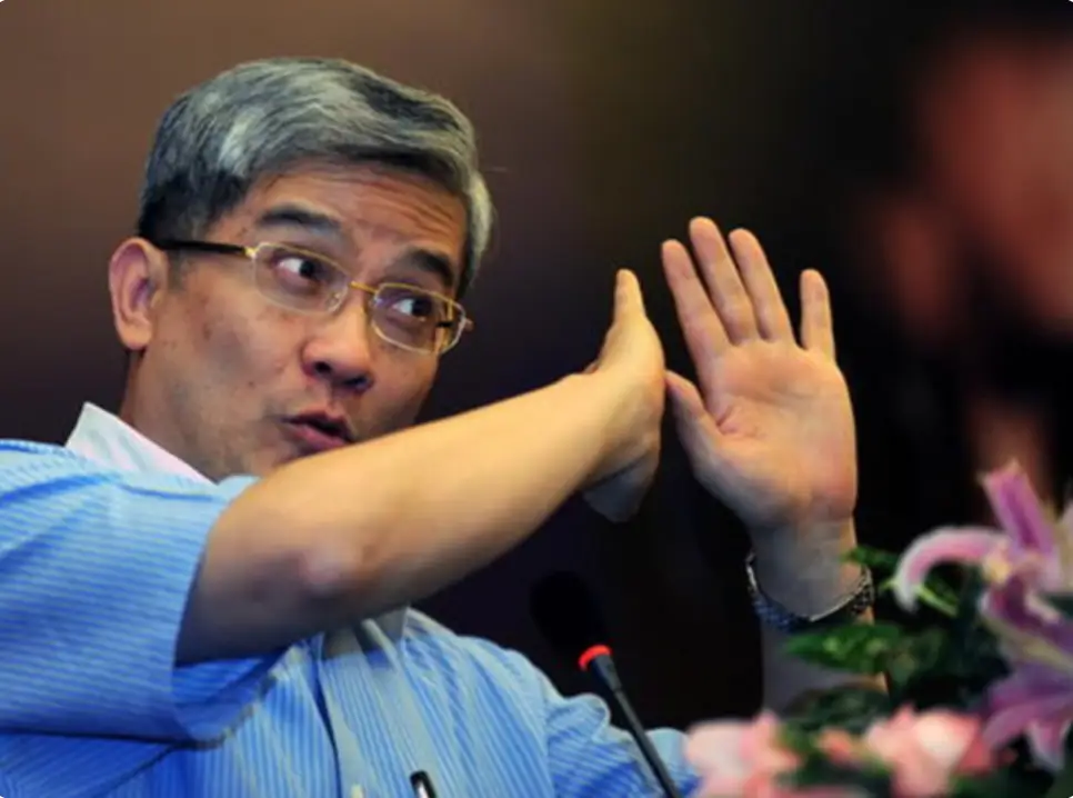 郎咸平：曾是上海女白领的偶像，联合妻子和空姐对簿公堂拿回房产