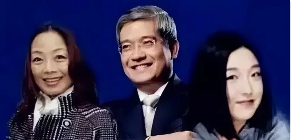 郎咸平：曾是上海女白领的偶像，联合妻子和空姐对簿公堂拿回房产